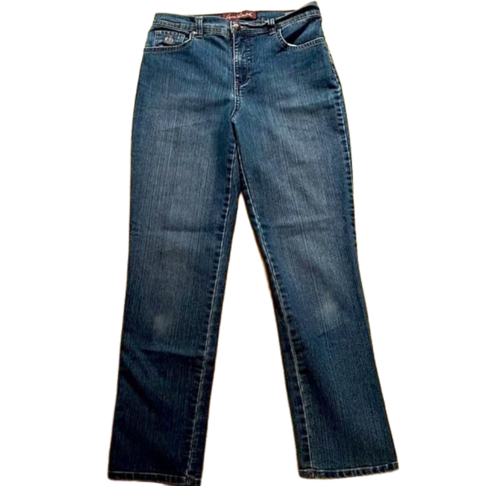 Gloria Vanderbilt dark blue slightly distressed blue jeans Size 8